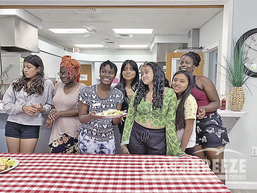 2. Le concours de cuisine, organisé le dernier jour du camp, a produit de délicieux résultats..jpg